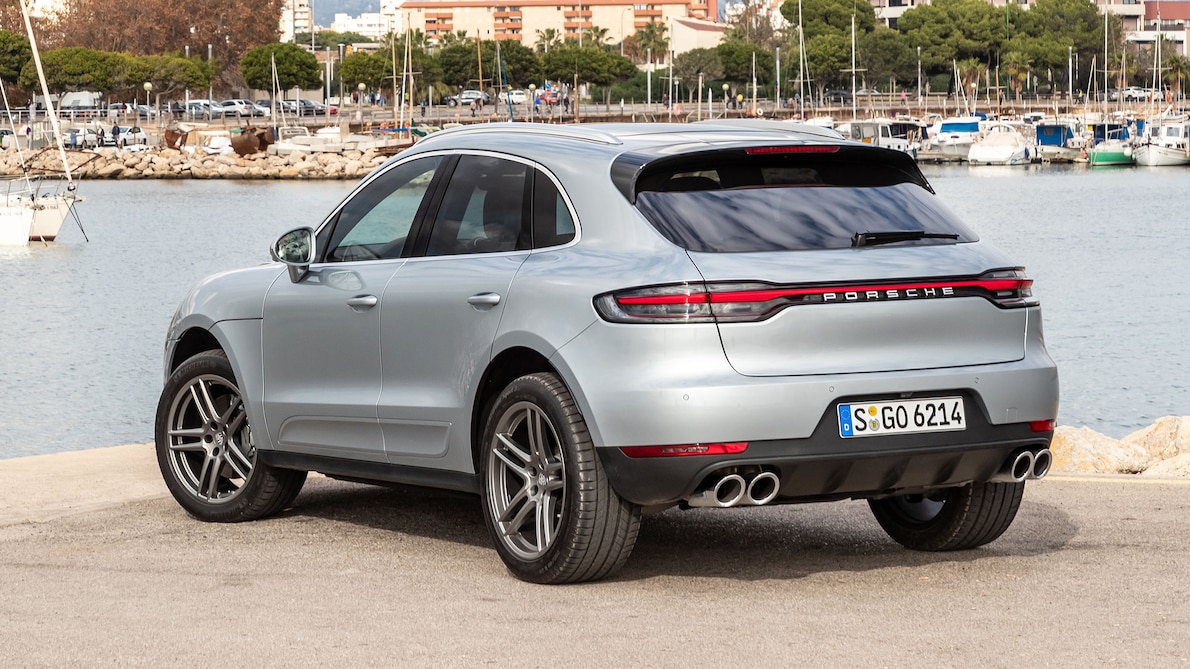 2019 Porsche Macan S (Color: Dolomite Silver Metallic) Rear Three-Quarter Wallpapers #68 of 112