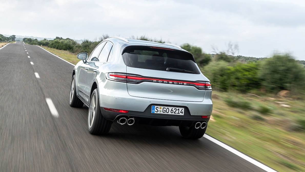 2019 Porsche Macan S (Color: Dolomite Silver Metallic) Rear Three-Quarter Wallpapers #64 of 112