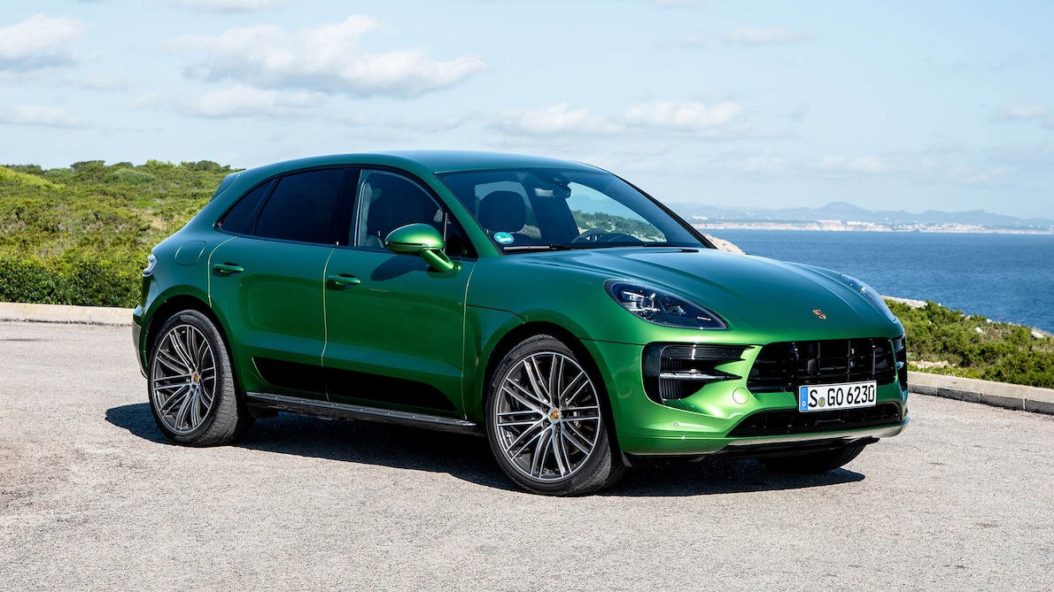 2019 Porsche Macan S (Color: Mamba Green Metallic) Front Three-Quarter Wallpapers (6)