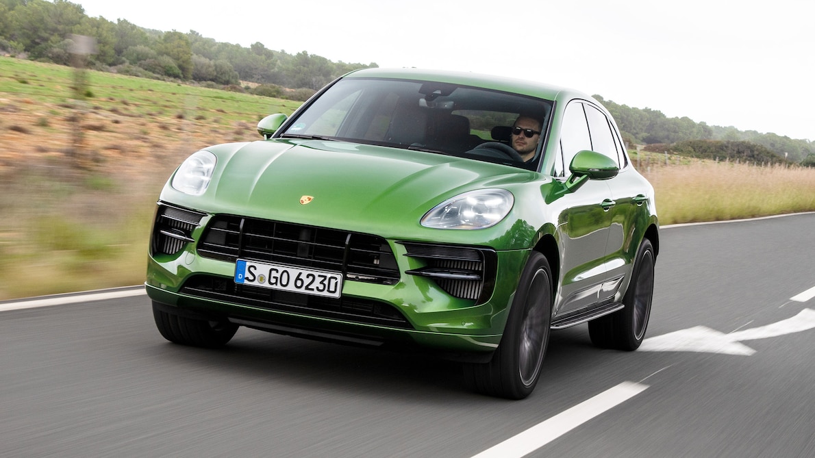 2019 Porsche Macan S (Color: Mamba Green Metallic) Front Wallpapers #2 of 112