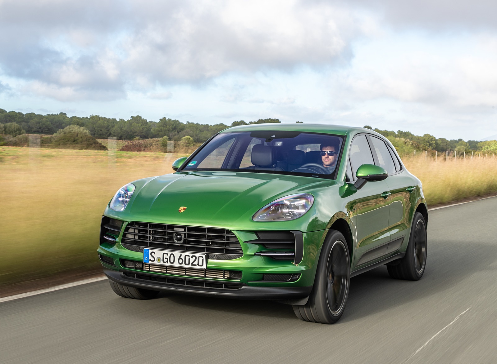 2019 Porsche Macan S (Color: Mamba Green Metallic) Front Wallpapers #12 of 112