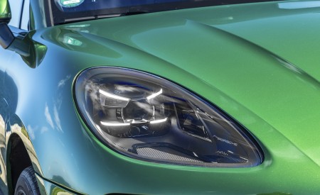 2019 Porsche Macan S (Color: Mamba Green Metallic) Headlight Wallpapers 450x275 (16)
