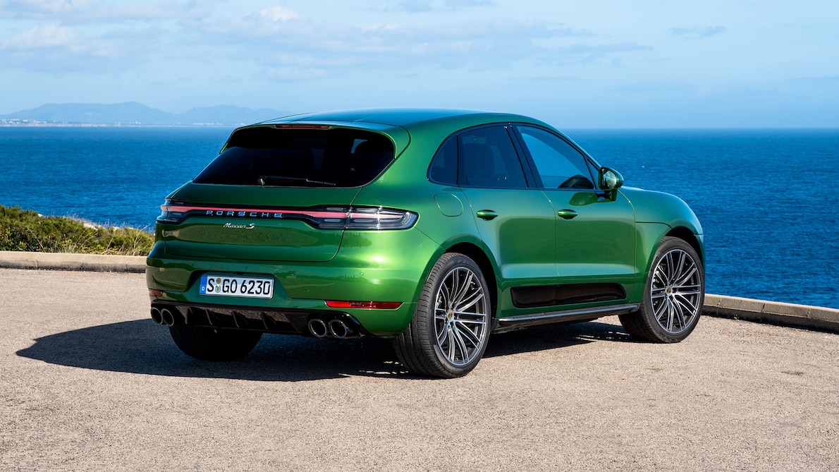 2019 Porsche Macan S (Color: Mamba Green Metallic) Rear Three-Quarter Wallpapers (8)