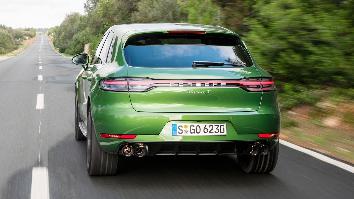 2019 Porsche Macan S (Color: Mamba Green Metallic) Rear Wallpapers #4 of 112