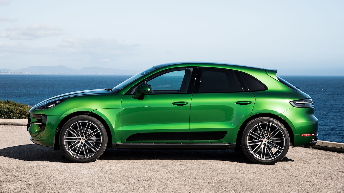 2019 Porsche Macan S (Color: Mamba Green Metallic) Side Wallpapers #9 of 112