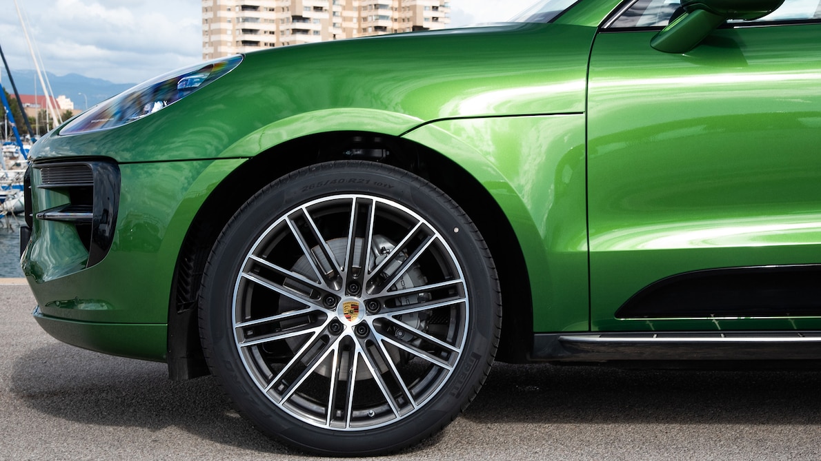 2019 Porsche Macan S (Color: Mamba Green Metallic) Wheel Wallpapers #19 of 112