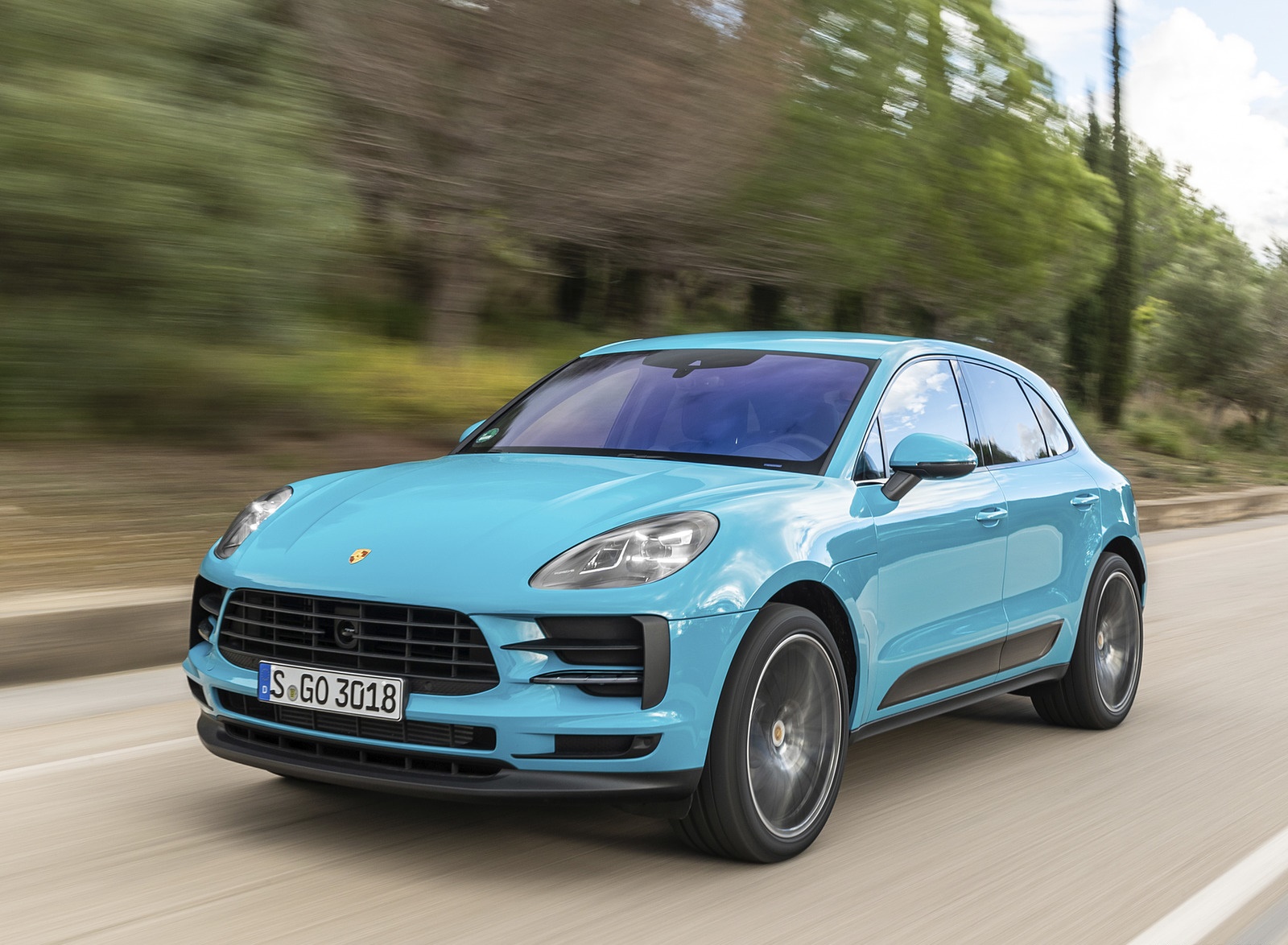 2019 Porsche Macan S (Color: Miami Blue) Front Three-Quarter Wallpapers #28 of 112