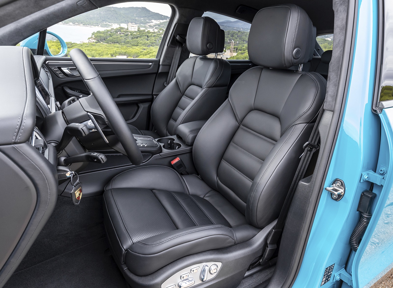 2019 Porsche Macan S (Color: Miami Blue) Interior Front Seats Wallpapers #33 of 112