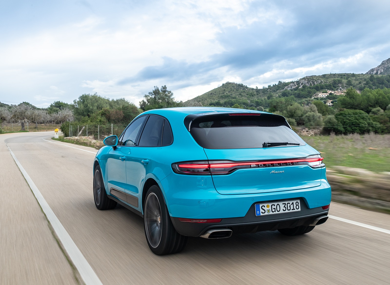 2019 Porsche Macan S (Color: Miami Blue) Rear Three-Quarter Wallpapers #30 of 112