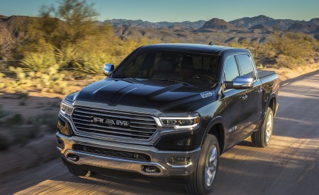 2019 Ram 1500 Laramie Longhorn Edition Front Three-Quarter Wallpapers 450x275 (2)