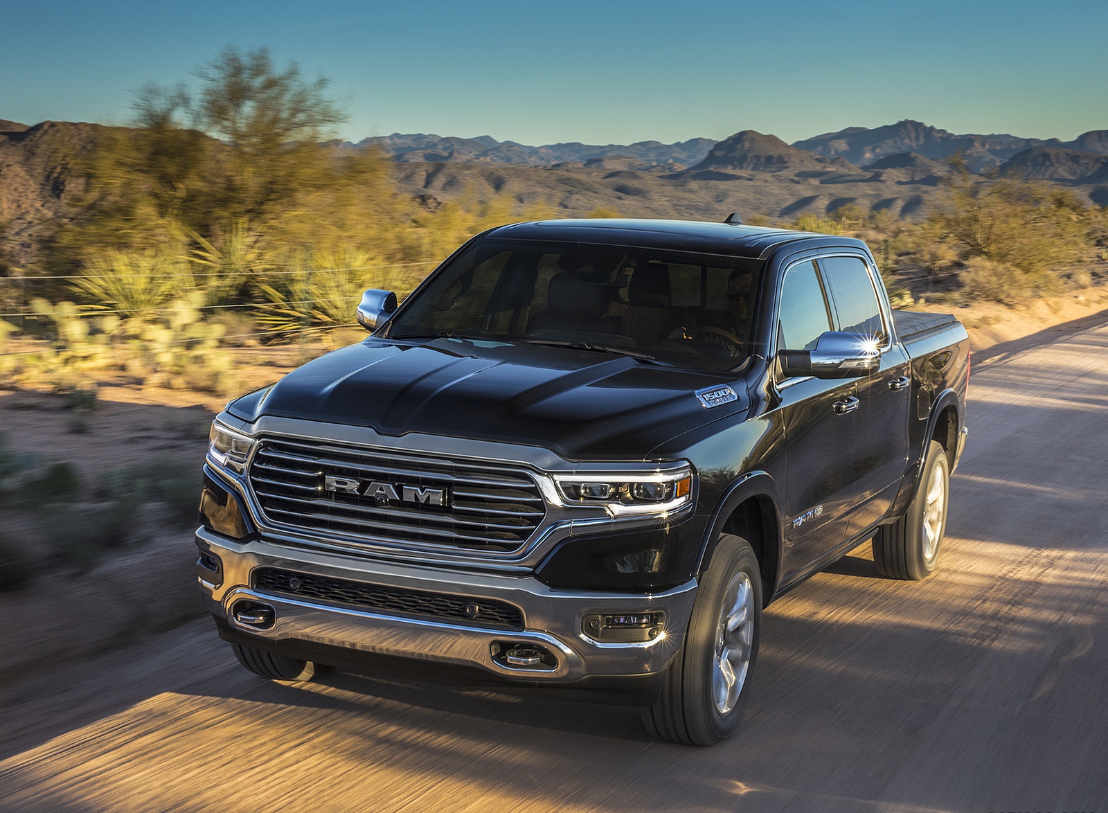 2019 Ram 1500 Laramie Longhorn Edition Front Three-Quarter Wallpapers (2)