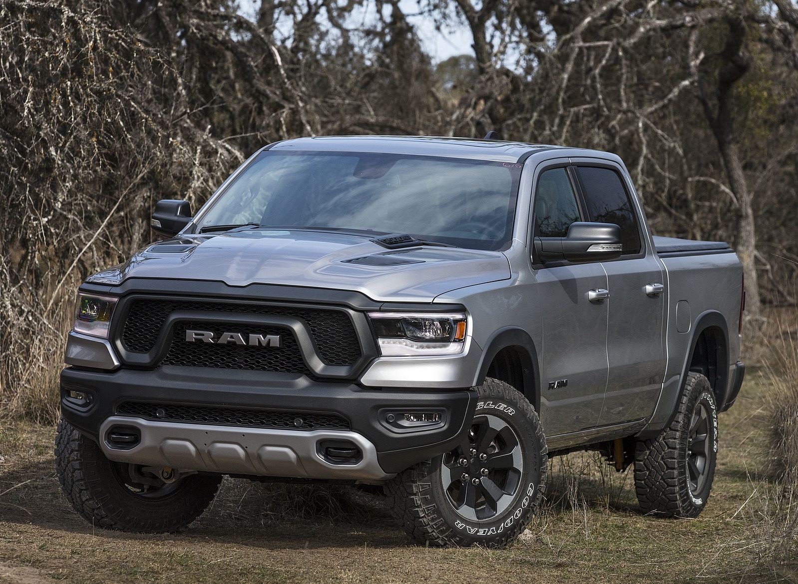 2019 Ram 1500 Rebel Front Three-Quarter Wallpapers #42 of 70