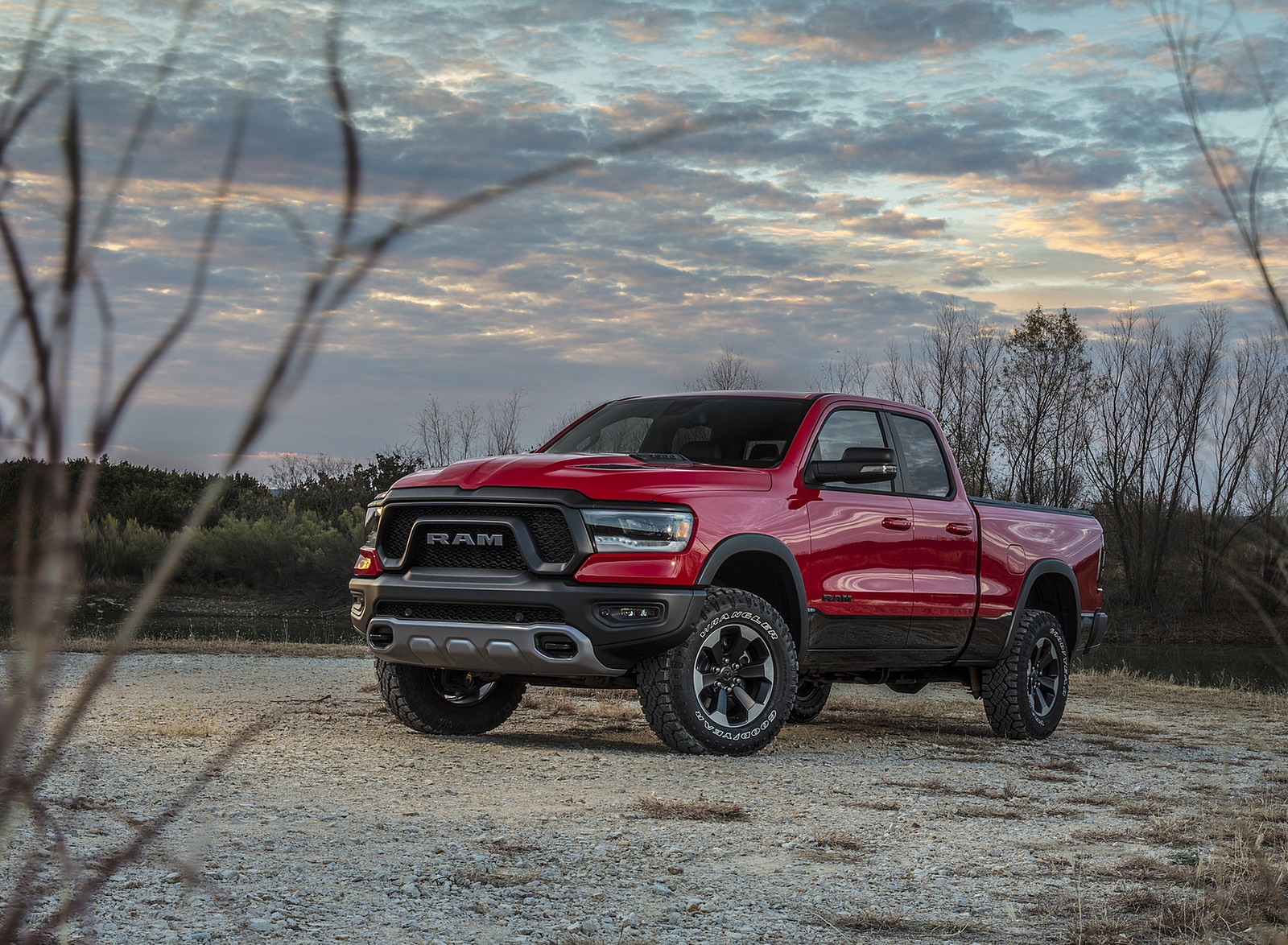 2019 Ram 1500 Rebel Front Three-Quarter Wallpapers #3 of 70