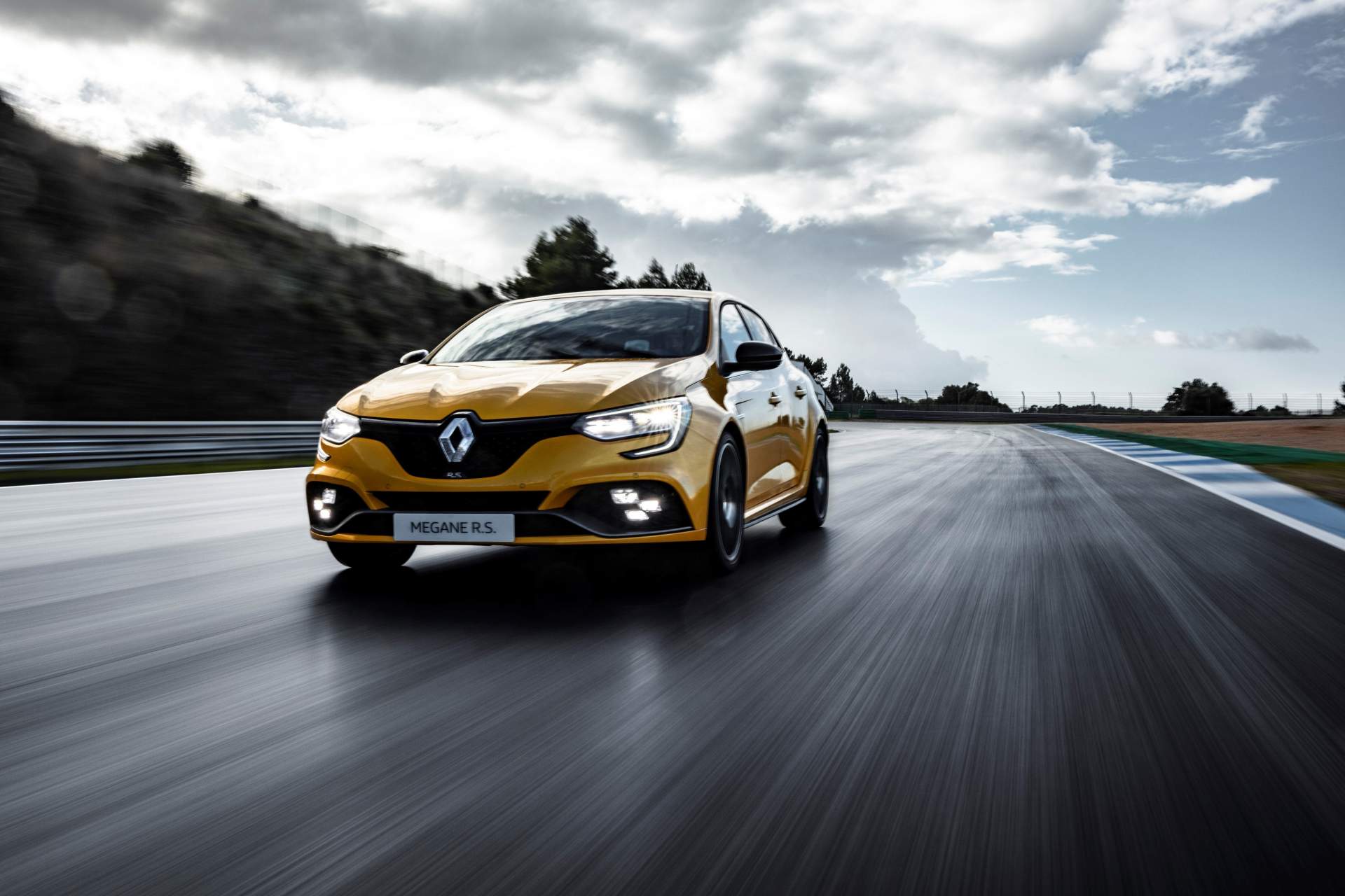 2019 Renault Megane R.S. Trophy Front Three-Quarter Wallpapers #29 of 49