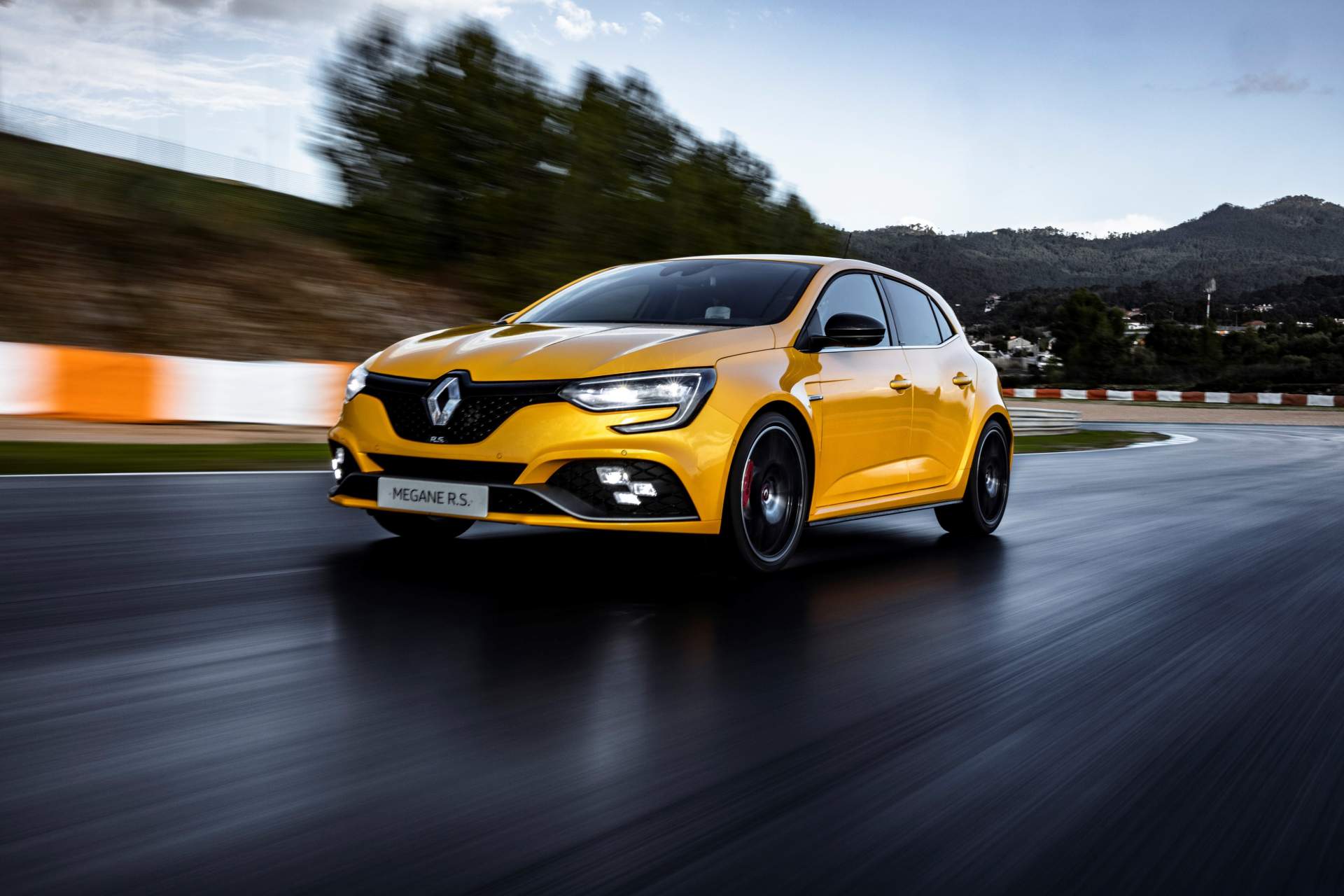 2019 Renault Megane R.S. Trophy Front Three-Quarter Wallpapers #28 of 49