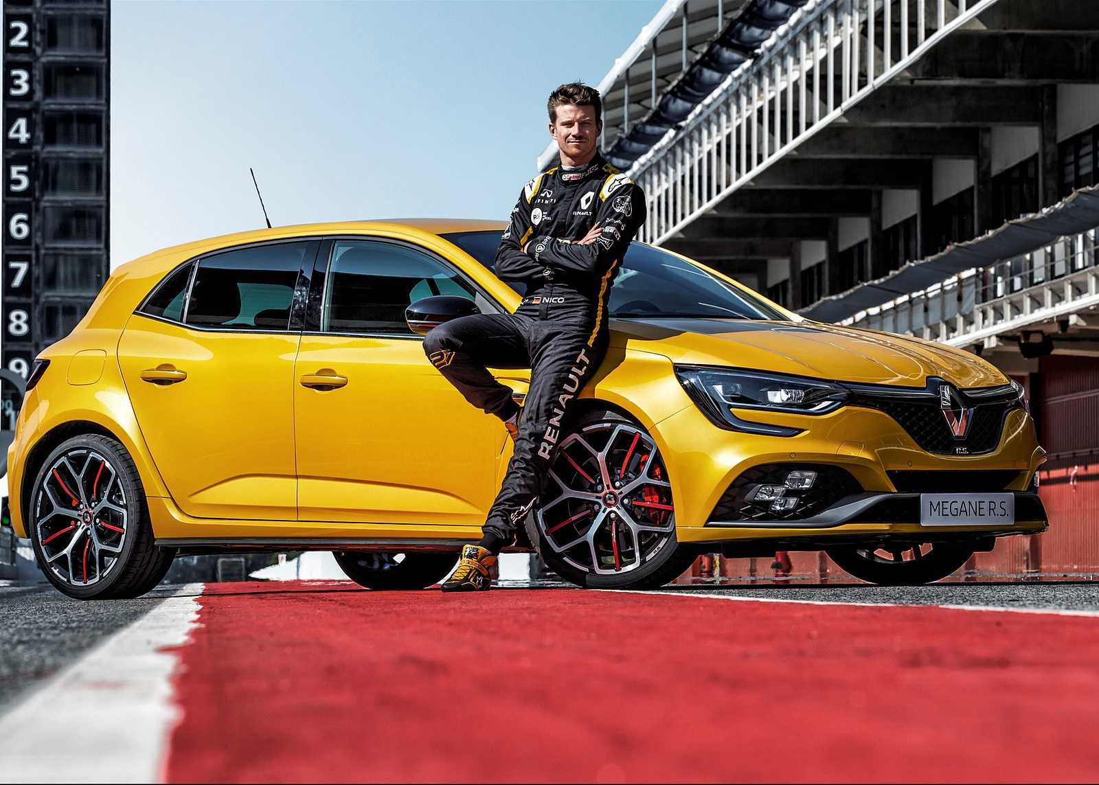 2019 Renault Megane R.S. Trophy Front Three-Quarter Wallpapers #6 of 49