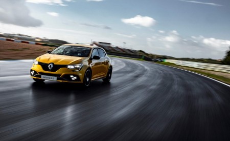 2019 Renault Megane R.S. Trophy Front Three-Quarter Wallpapers 450x275 (33)