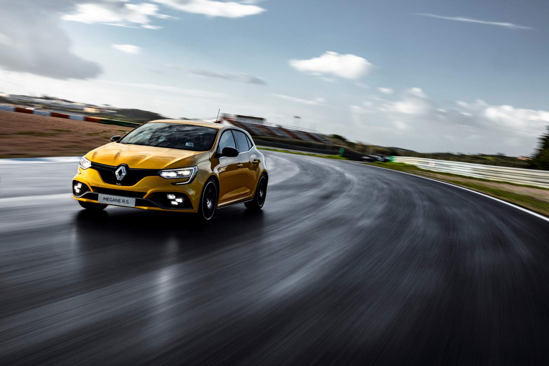 2019 Renault Megane R.S. Trophy Front Three-Quarter Wallpapers #33 of 49