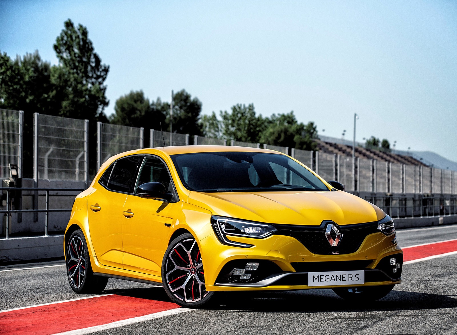 2019 Renault Megane R.S. Trophy Front Three-Quarter Wallpapers (5)