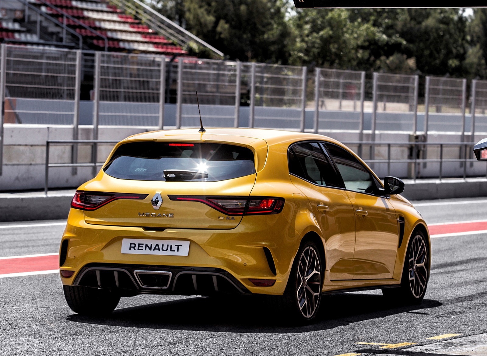 2019 Renault Megane R.S. Trophy Rear Three-Quarter Wallpapers (4)