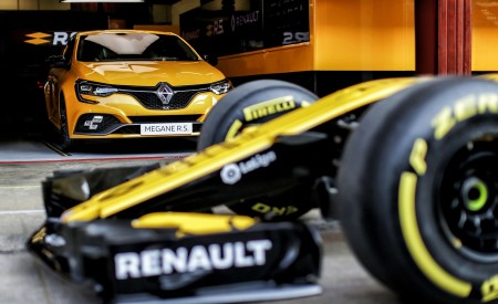 2019 Renault Megane R.S. Trophy and Renault R.S. 18 Single Seater Front Wallpapers 450x275 (9)