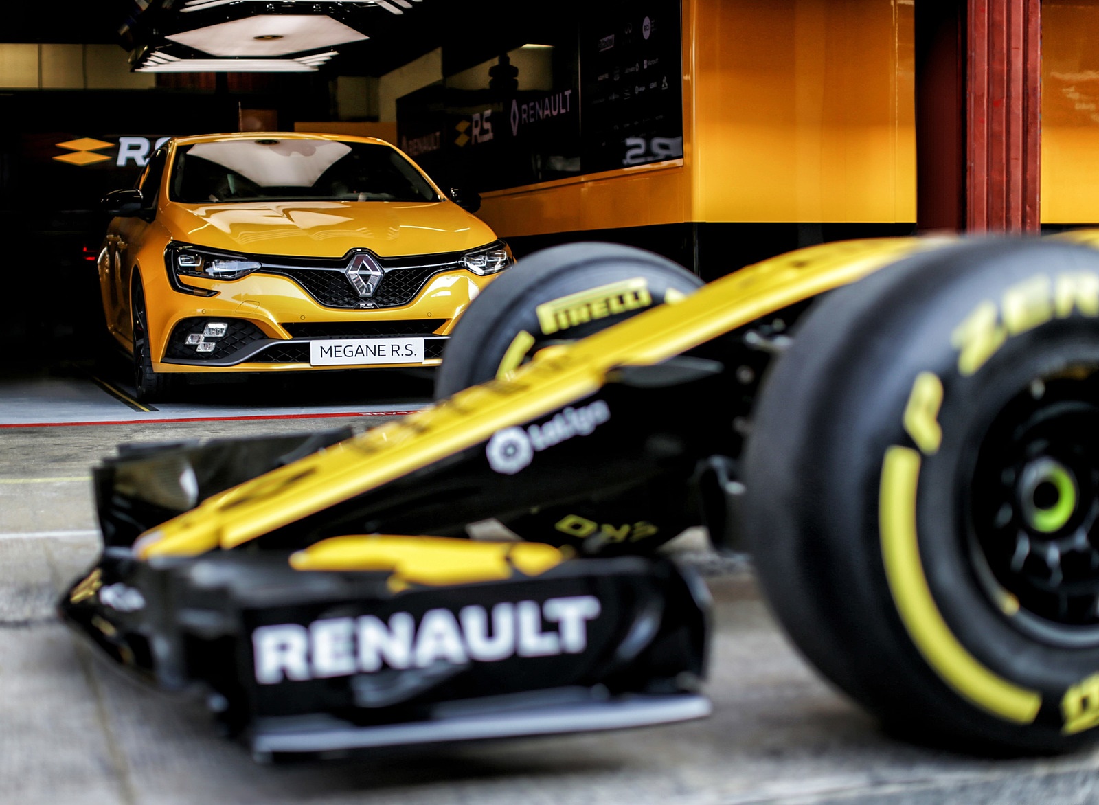 2019 Renault Megane R.S. Trophy and Renault R.S. 18 Single Seater Front Wallpapers (9)