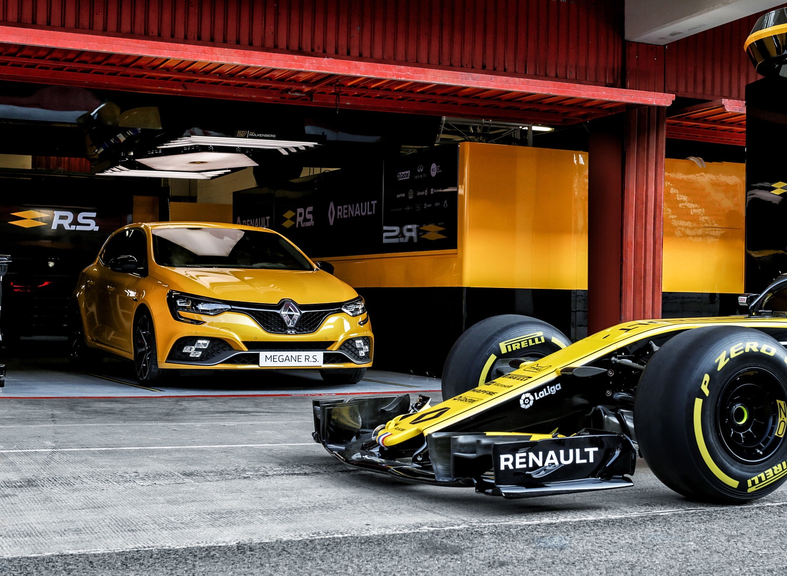 2019 Renault Megane R.S. Trophy and Renault R.S. 18 Single Seater Front Wallpapers #8 of 49