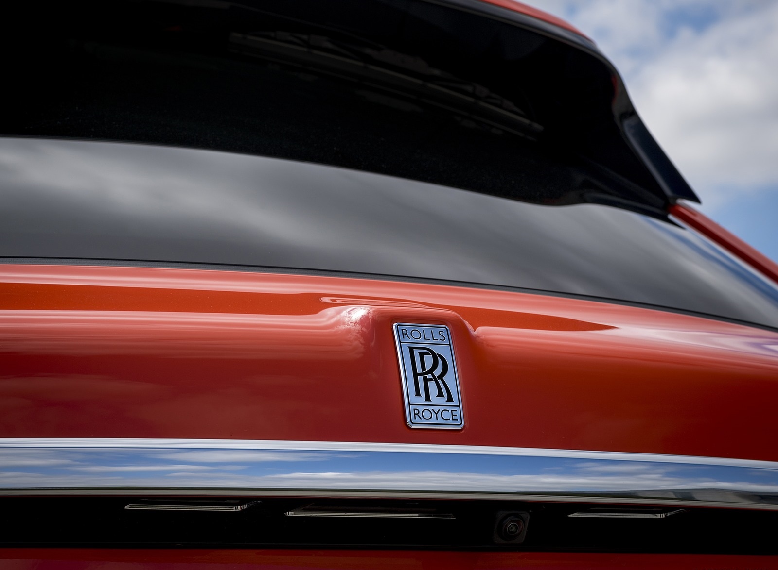 2019 Rolls-Royce Cullinan (Color: Fux Orange) Badge Wallpapers #42 of 122