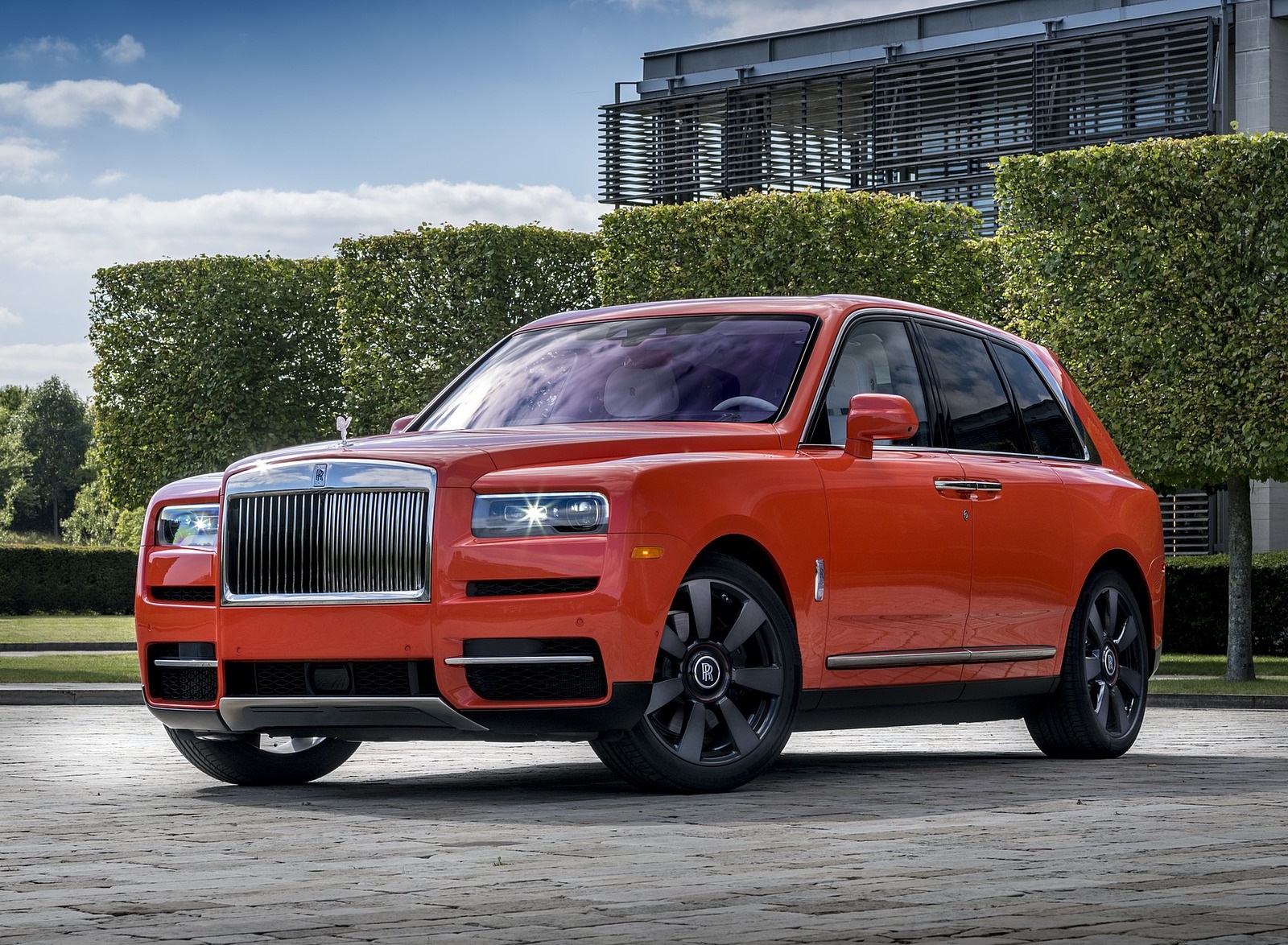 2019 Rolls-Royce Cullinan (Color: Fux Orange) Front Three-Quarter Wallpapers #29 of 122