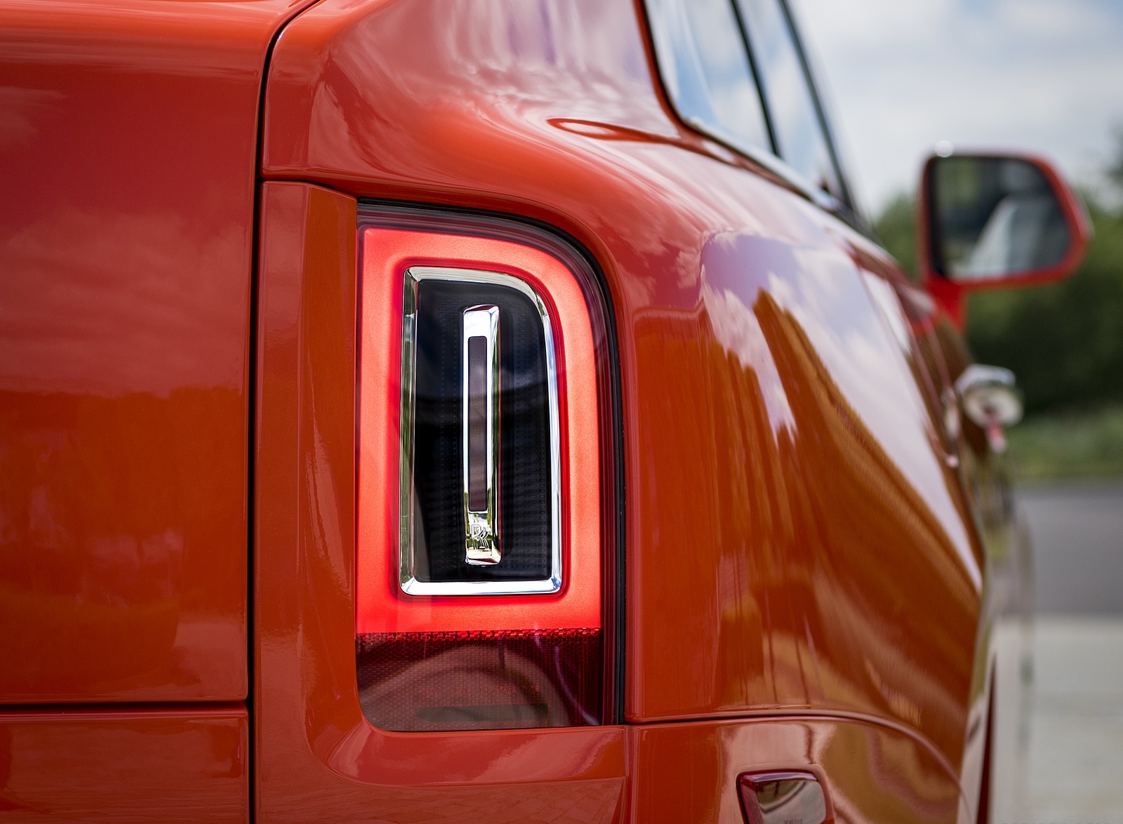 2019 Rolls-Royce Cullinan (Color: Fux Orange) Tail Light Wallpapers #40 of 122