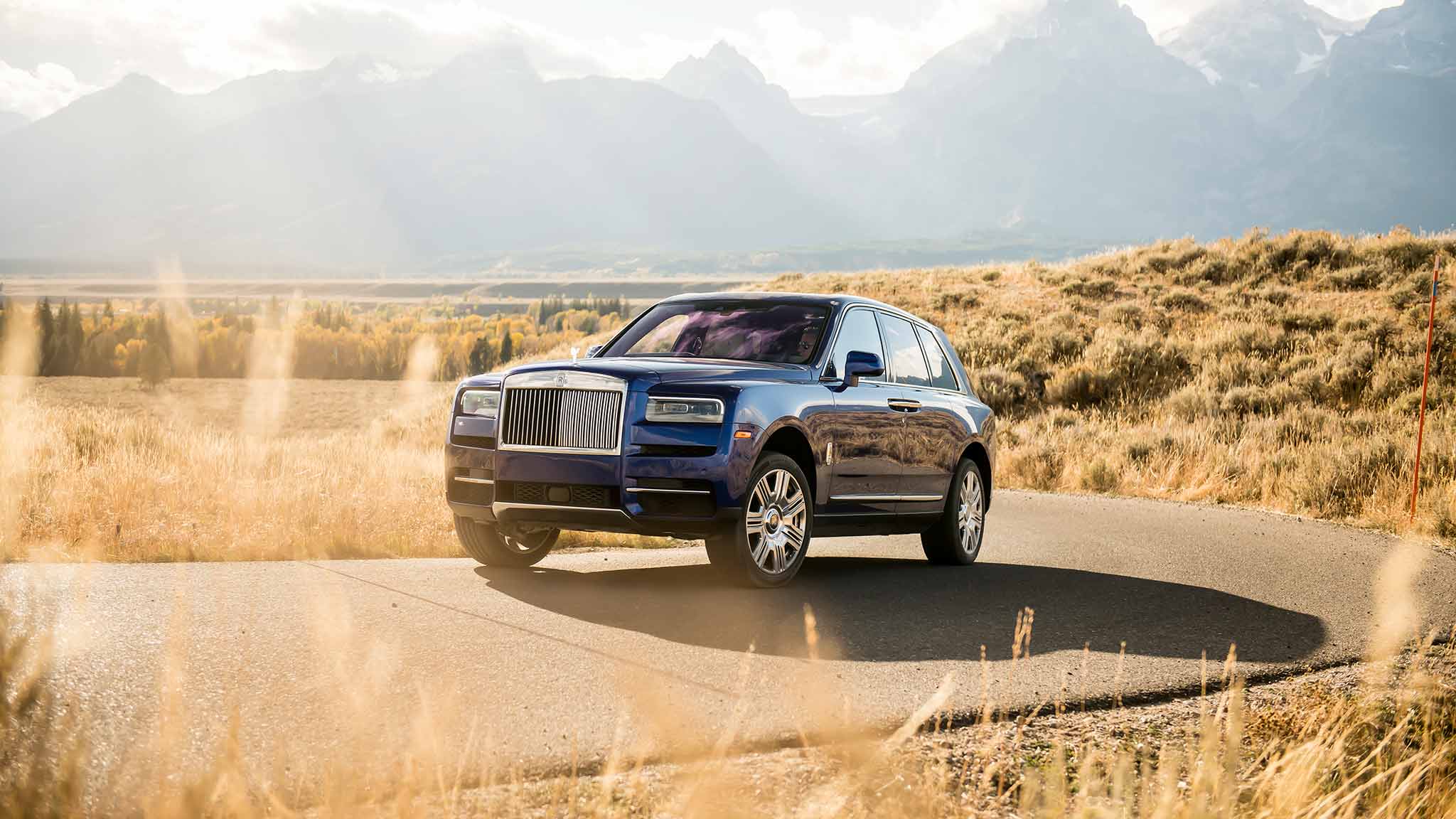 2019 Rolls-Royce Cullinan (Color: Salamanca Blue) Front Three-Quarter Wallpapers #9 of 122