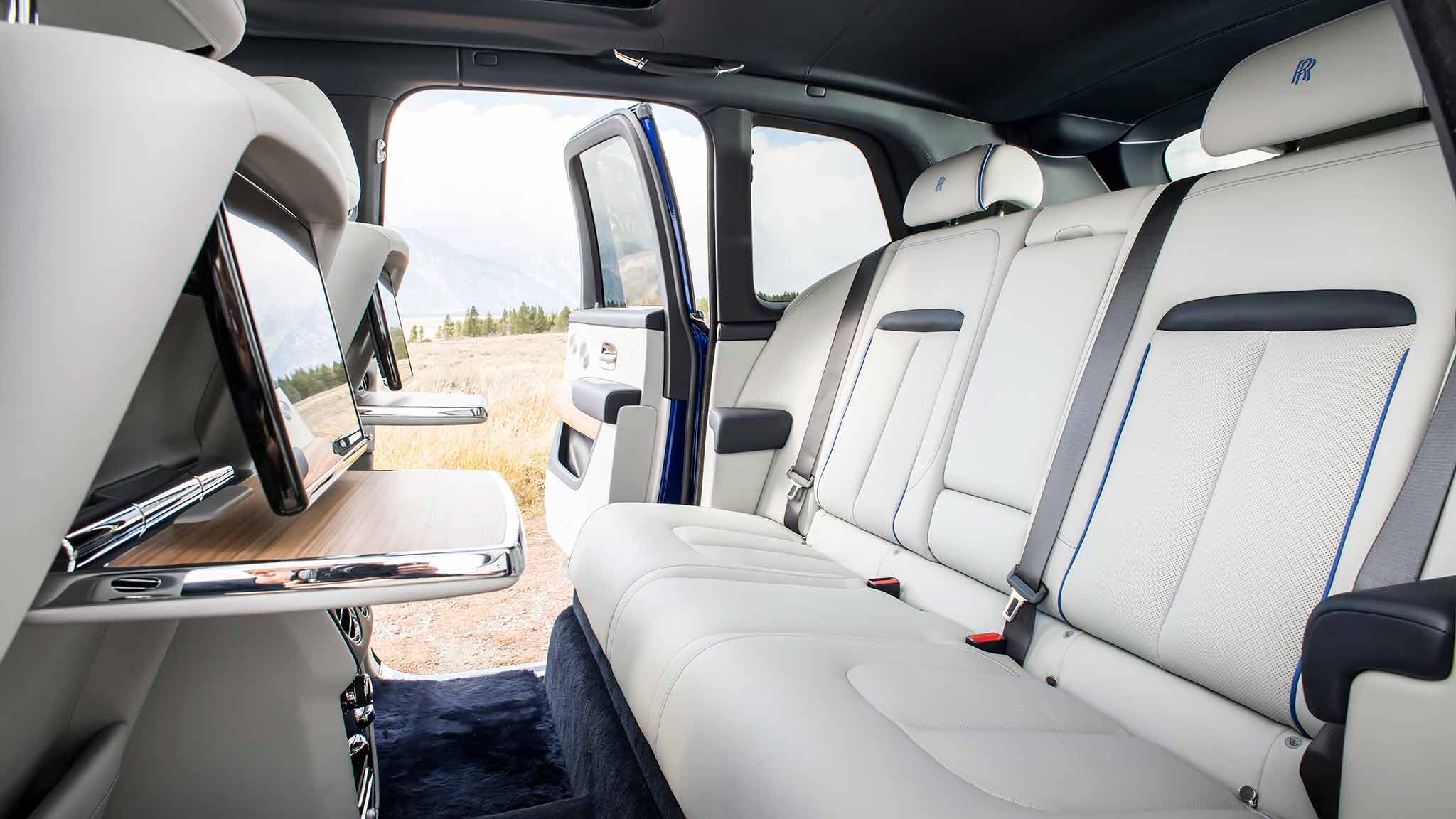 2019 Rolls-Royce Cullinan (Color: Salamanca Blue) Interior Rear Seats Wallpapers #23 of 122