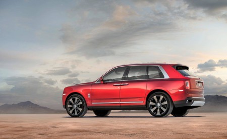 2019 Rolls-Royce Cullinan (Color: Scala Red) Rear Three-Quarter Wallpapers 450x275 (86)