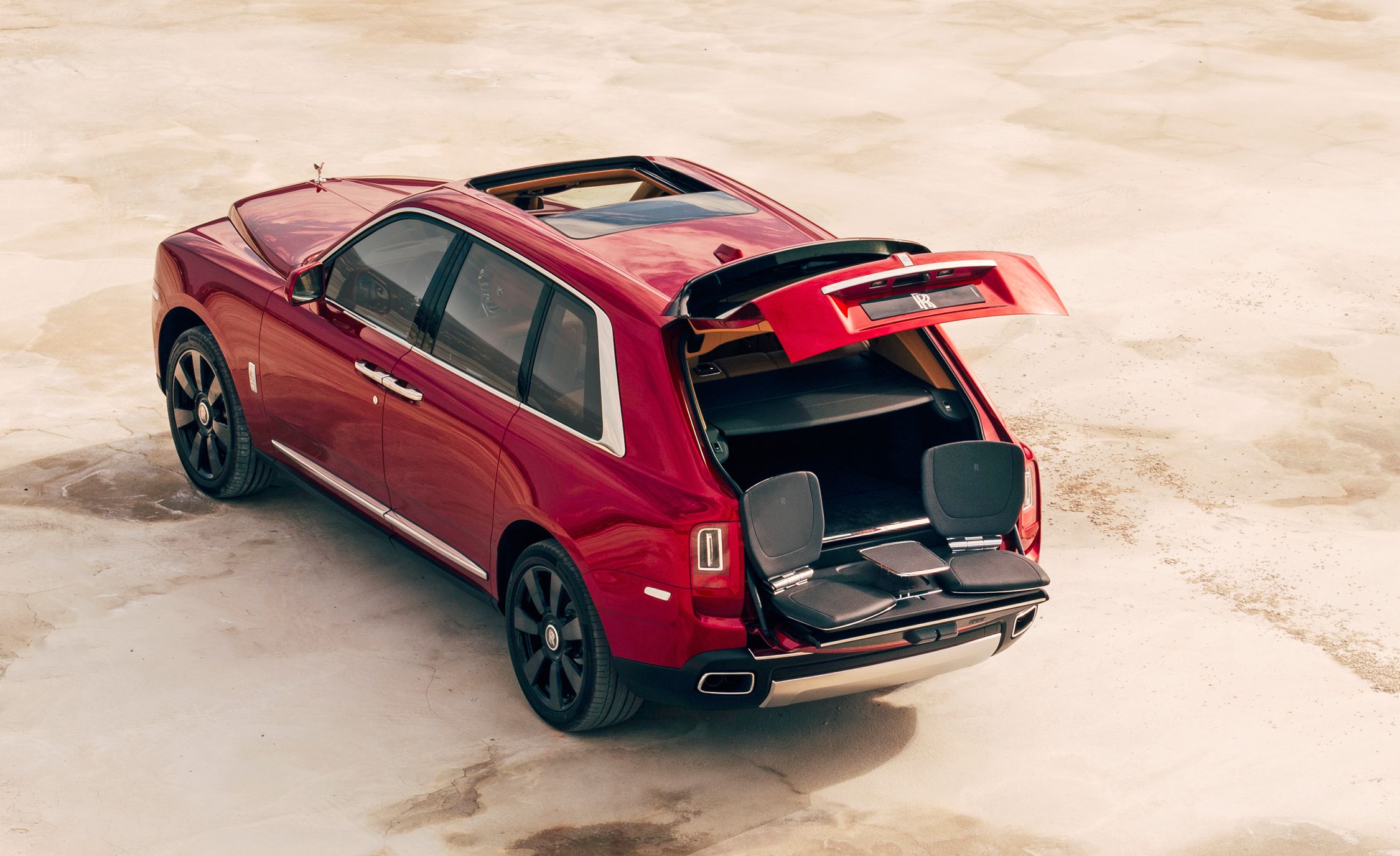 2019 Rolls-Royce Cullinan (Color: Scala Red) Rear Three-Quarter Wallpapers #85 of 122