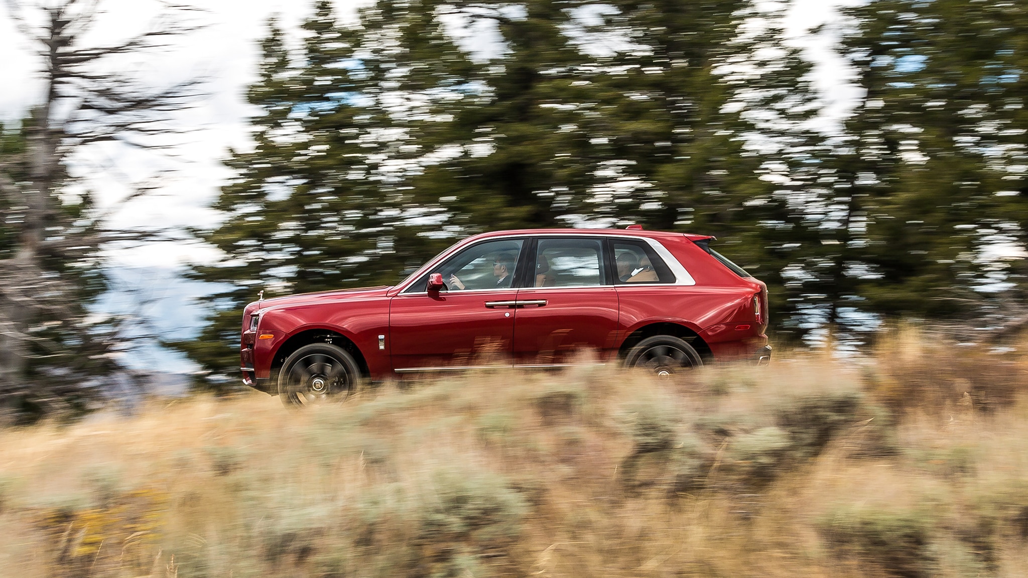 2019 Rolls-Royce Cullinan (Color: Scala Red) Side Wallpapers #84 of 122