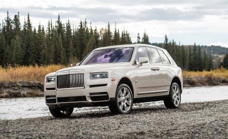 2019 Rolls-Royce Cullinan (Color: White Sands) Front Three-Quarter Wallpapers 450x275 (56)