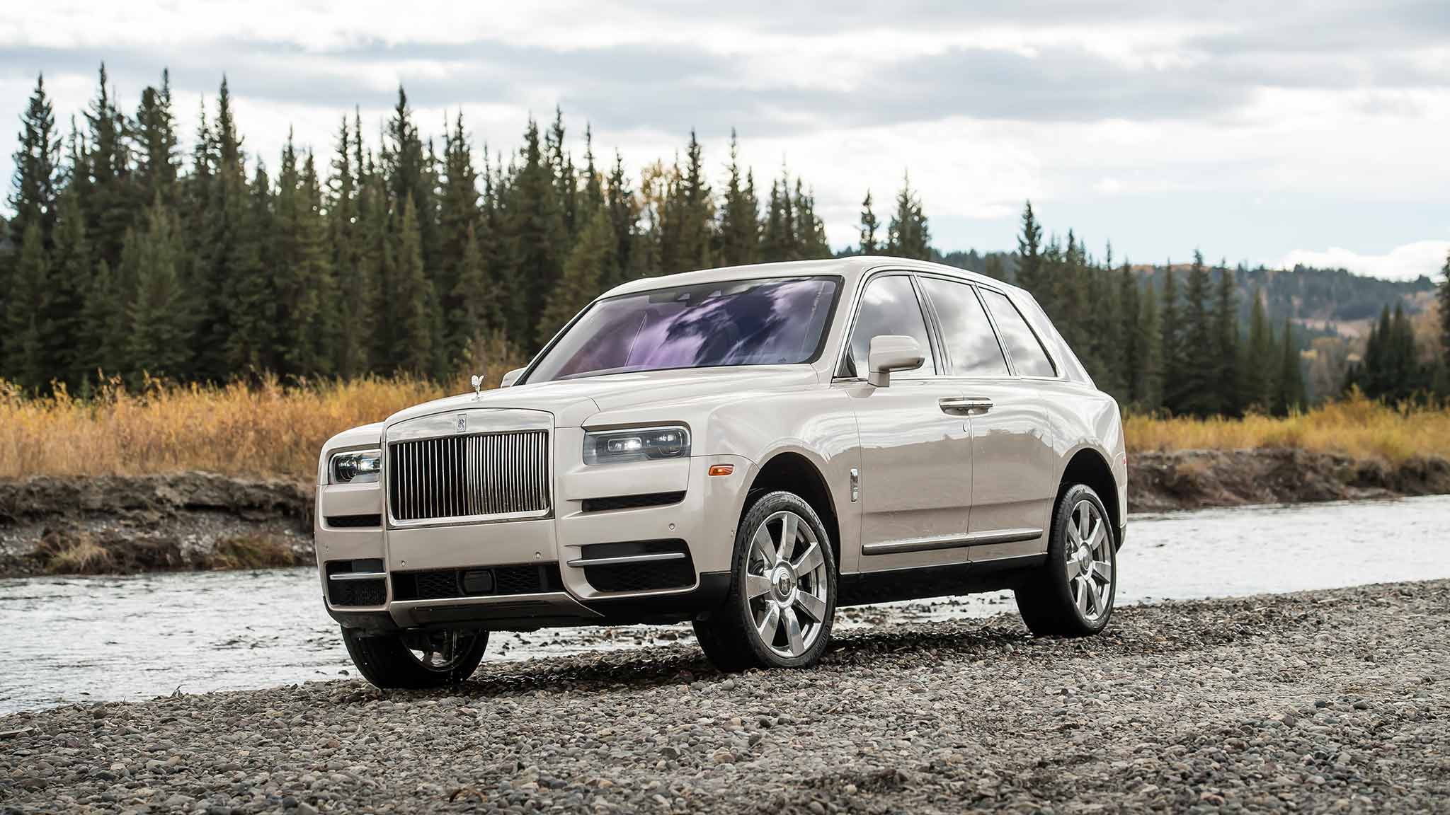 2019 Rolls-Royce Cullinan (Color: White Sands) Front Three-Quarter Wallpapers #56 of 122