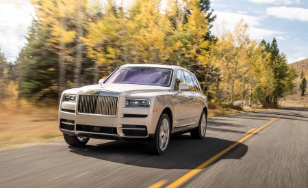 2019 Rolls-Royce Cullinan (Color: White Sands) Front Three-Quarter Wallpapers 450x275 (51)