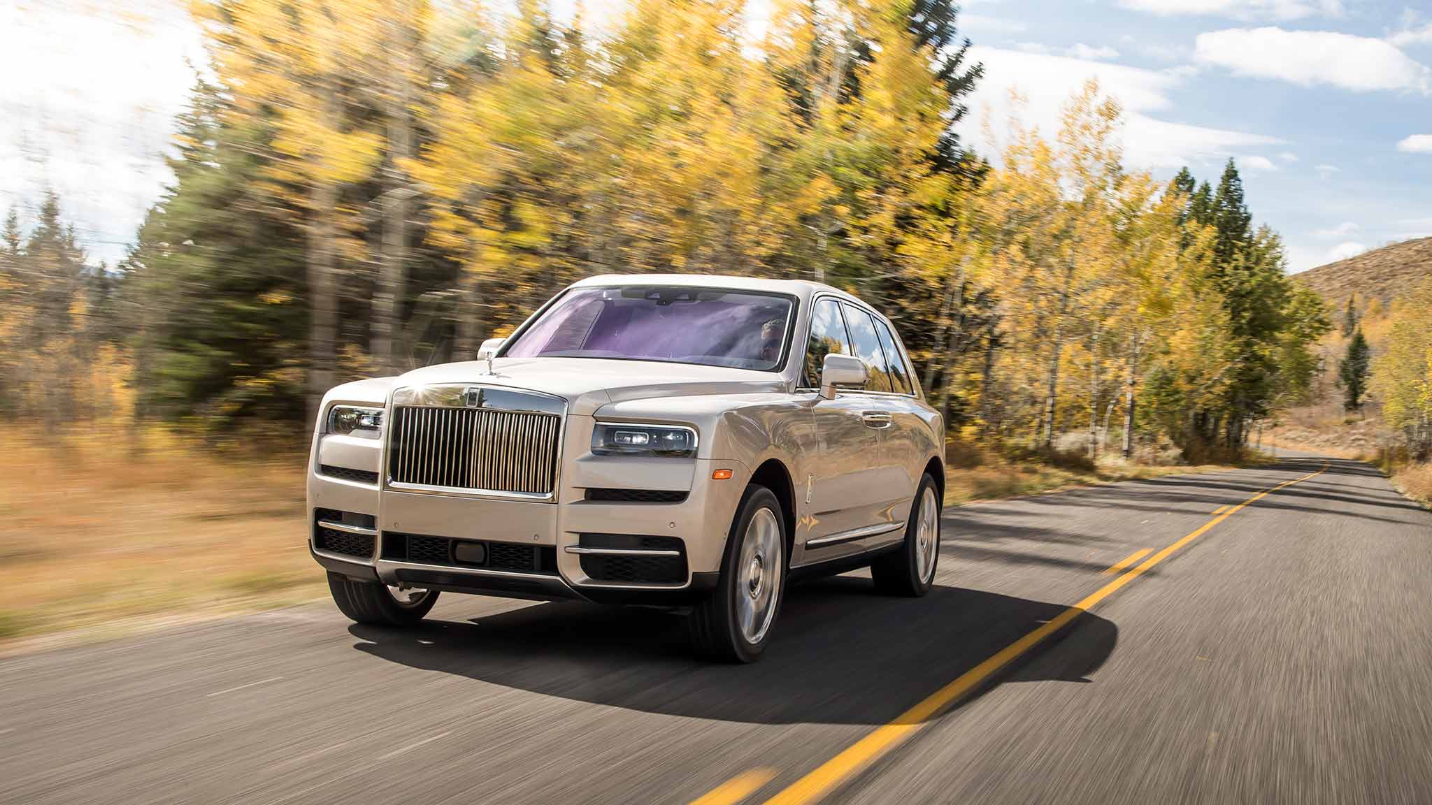 2019 Rolls-Royce Cullinan (Color: White Sands) Front Three-Quarter Wallpapers #51 of 122
