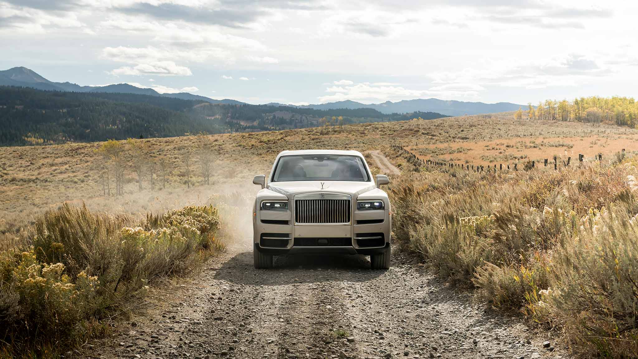 2019 Rolls-Royce Cullinan (Color: White Sands) Front Wallpapers #71 of 122