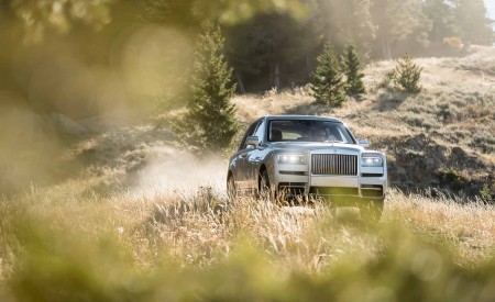 2019 Rolls-Royce Cullinan (Color: White Sands) Front Wallpapers 450x275 (60)