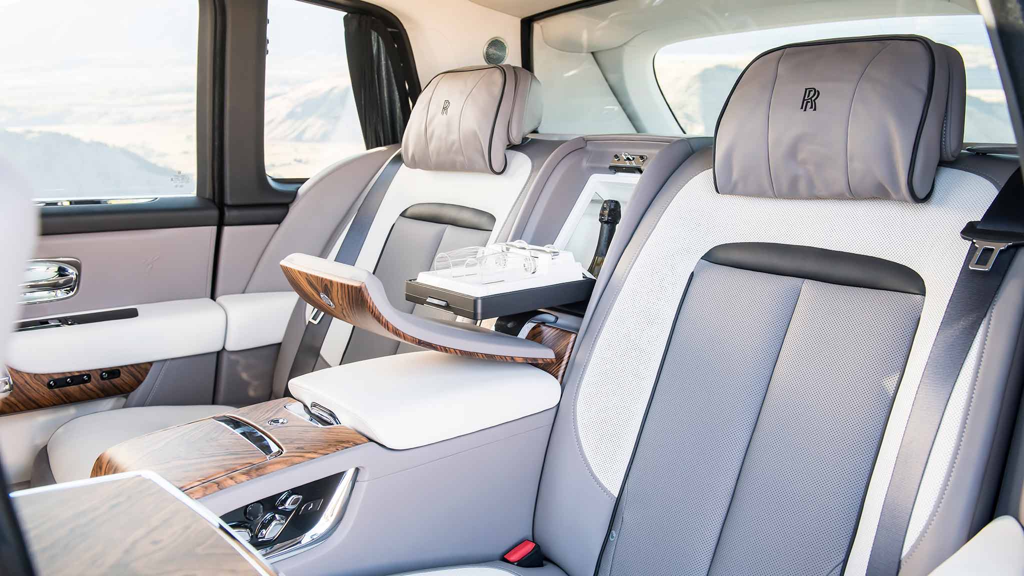 2019 Rolls-Royce Cullinan (Color: White Sands) Interior Seats Wallpapers #79 of 122