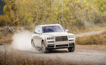 2019 Rolls-Royce Cullinan (Color: White Sands) Off-Road Wallpapers 450x275 (54)