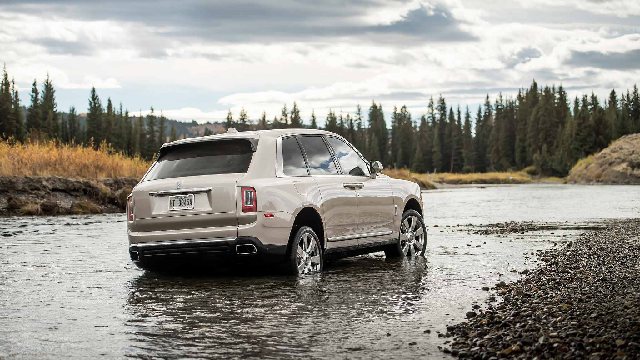 2019 Rolls-Royce Cullinan (Color: White Sands) Rear Three-Quarter Wallpapers #62 of 122