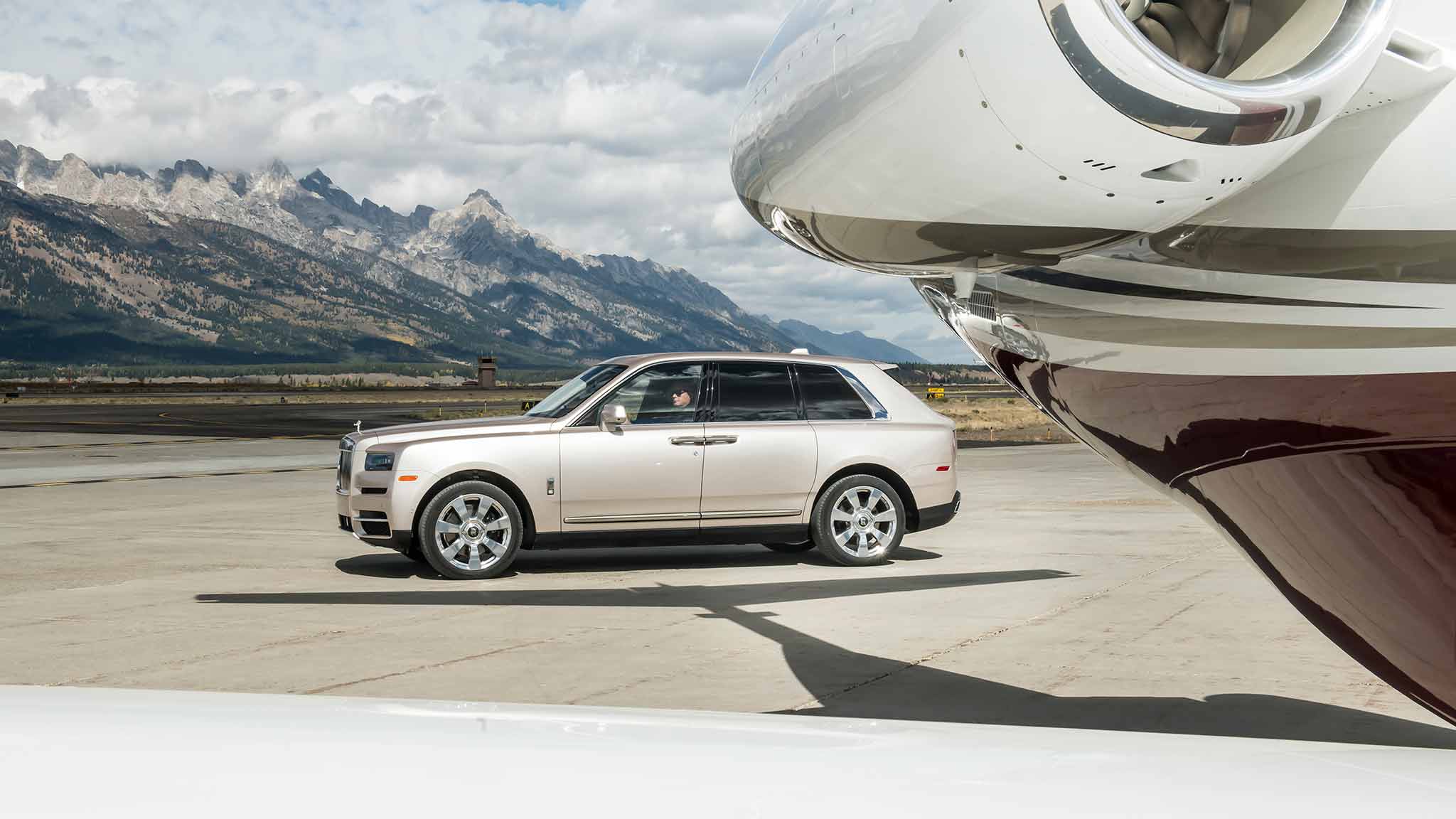 2019 Rolls-Royce Cullinan (Color: White Sands) Side Wallpapers #67 of 122