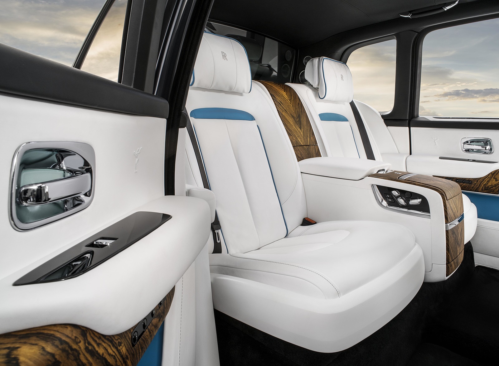 2019 Rolls-Royce Cullinan Interior Rear Seats Wallpapers #110 of 122