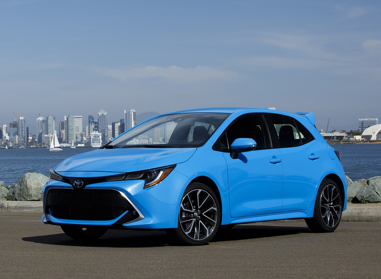 2019 Toyota Corolla Hatchback Front Three-Quarter Wallpapers #23 of 75