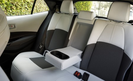 2019 Toyota Corolla Hatchback Interior Rear Seats Wallpapers 450x275 (44)