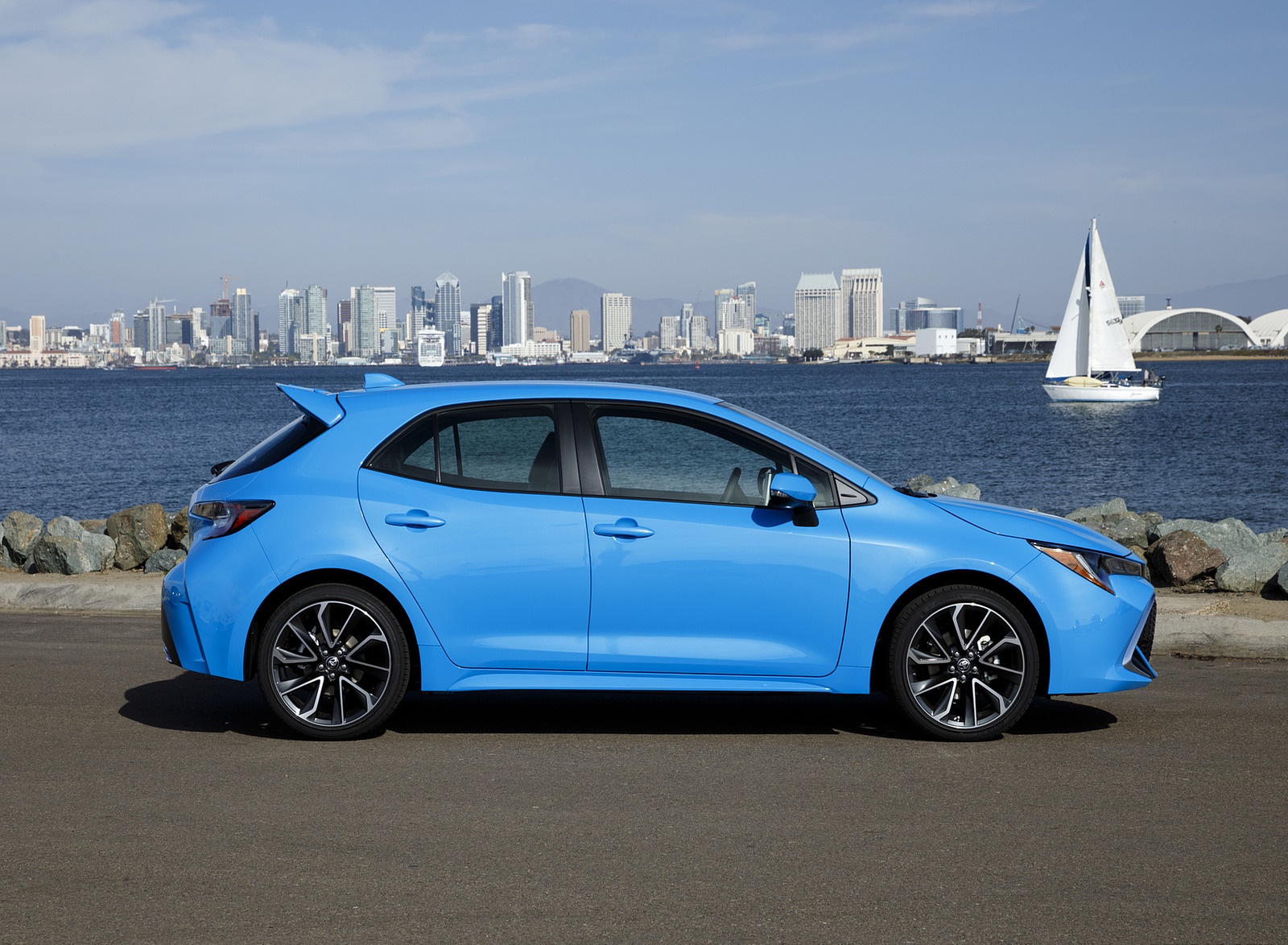 2019 Toyota Corolla Hatchback Side Wallpapers #25 of 75