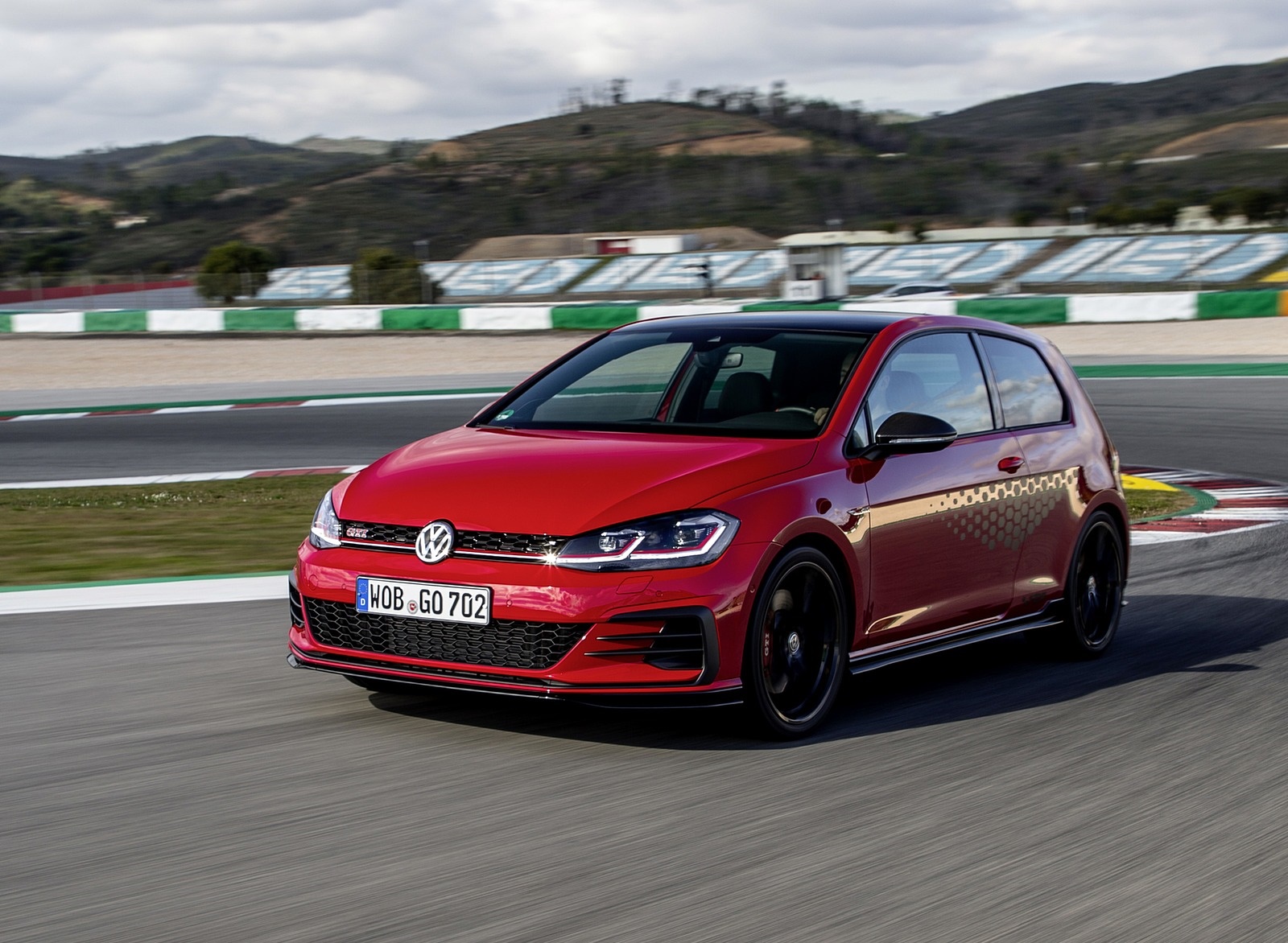 2019 Volkswagen Golf GTI TCR Front Three-Quarter Wallpapers #44 of 75